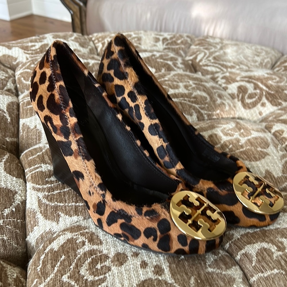 Tory Burch “Sophie” Leopard Calf Hair Wedges Size 8